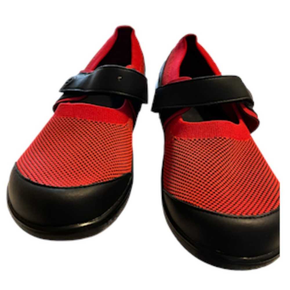 TRAQ By Alegria Qutie Mary Jane Flat In Red/Black… - image 4