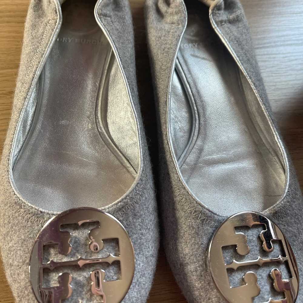 TORY BURCH LIMITED EDITION GRAY WOOL REVA BALLET … - image 2