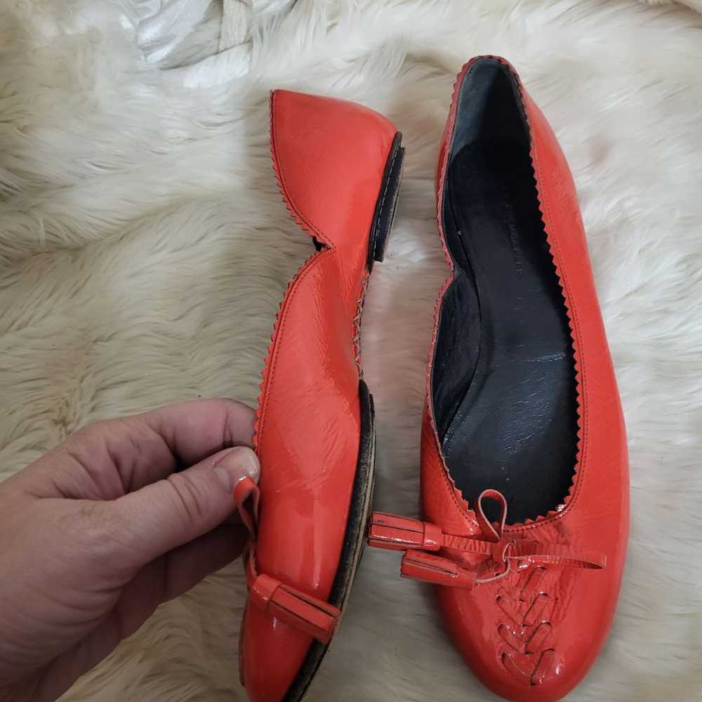 Balenciaga Redish Orange Patent Leather Flats Sz … - image 4