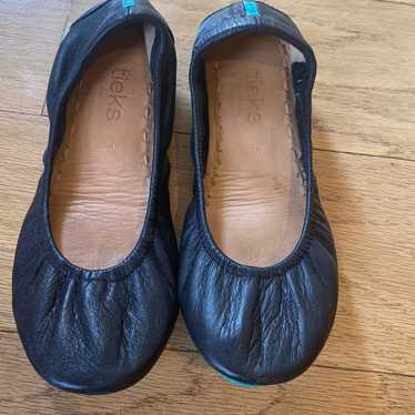 Black size 5 tieks