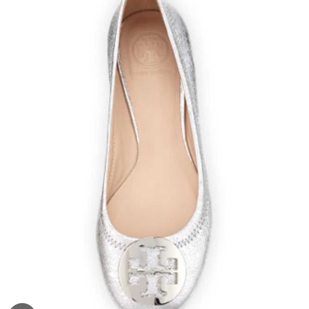 Tory Burch Reva Metallic Ballet Flat, Palladium (… - image 3