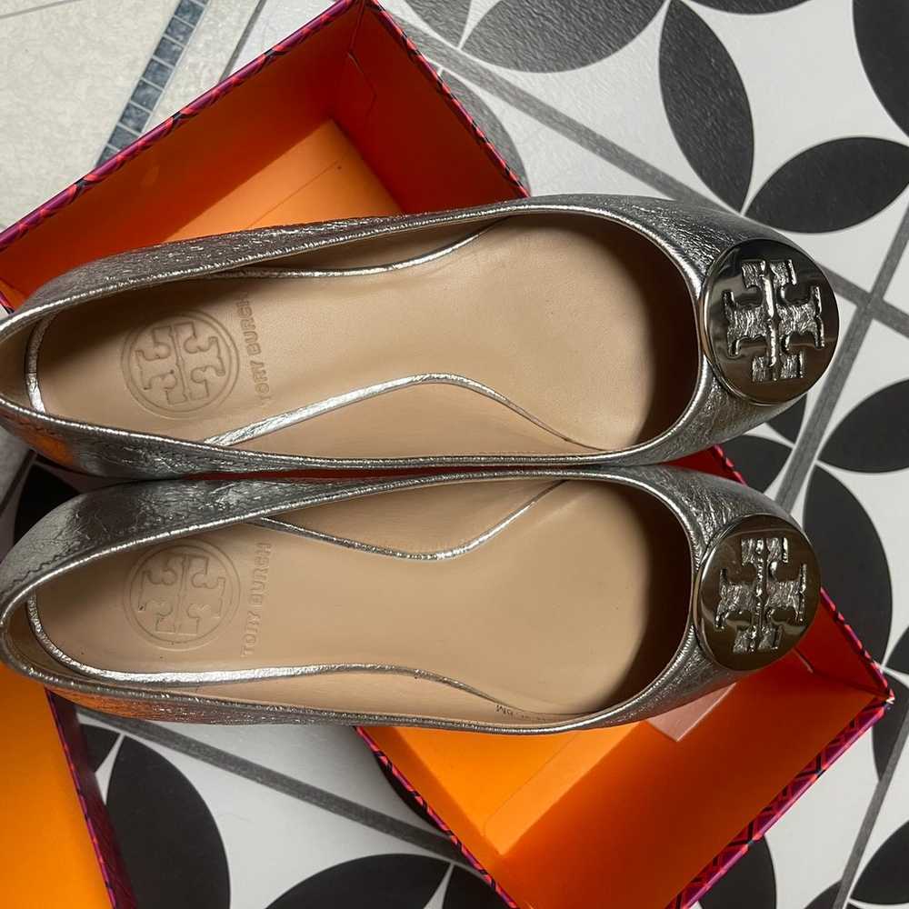 Tory Burch Reva Metallic Ballet Flat, Palladium (… - image 6